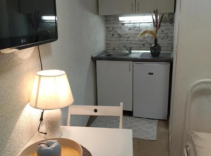 Daire Tiny In Center Stone House Split