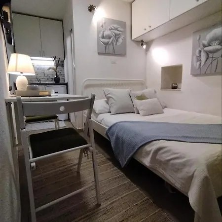 Apartment Tiny In Center Stone House Split
