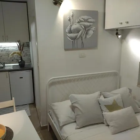 Apartment Tiny In Center Stone House