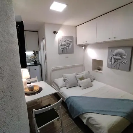 Tiny In Center Stone House Apartment *