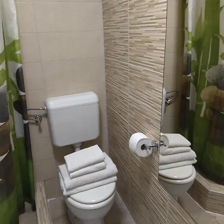 Apartment Tiny In Center Stone House *