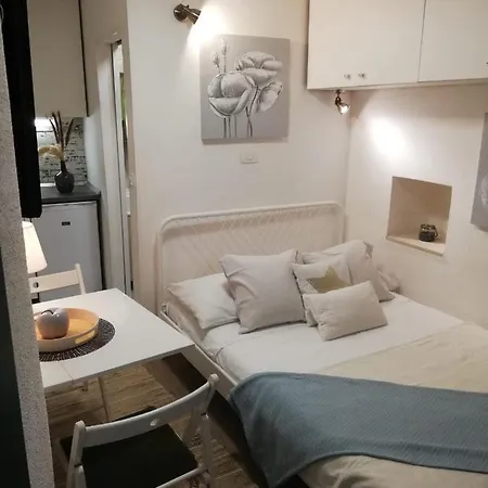 Apartment Tiny In Center Stone House