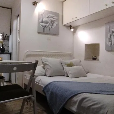Apartment Tiny In Center Stone House