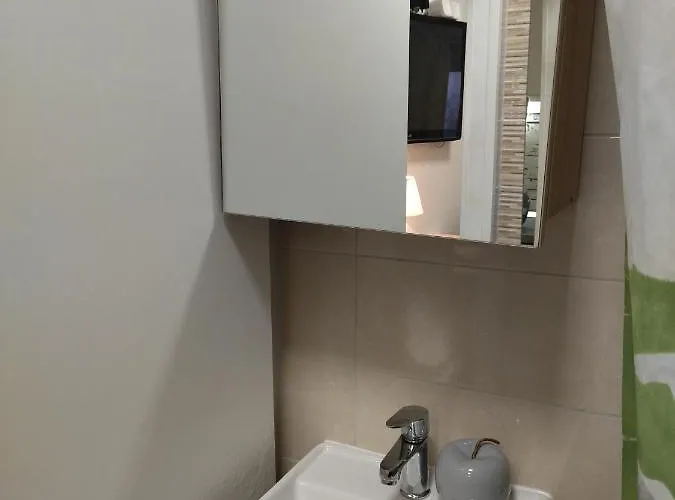 Tiny In Center Stone House * Split