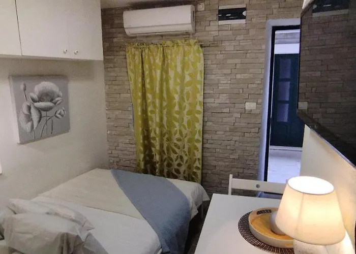 Tiny In Center Stone House * Split