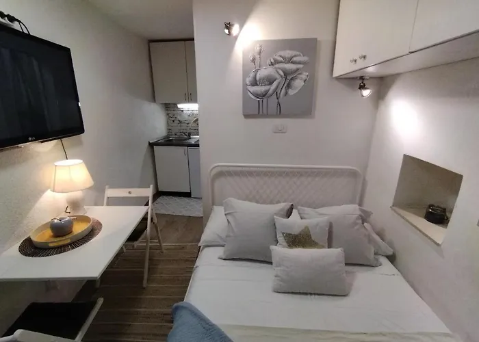 Tiny In Center Stone House Split