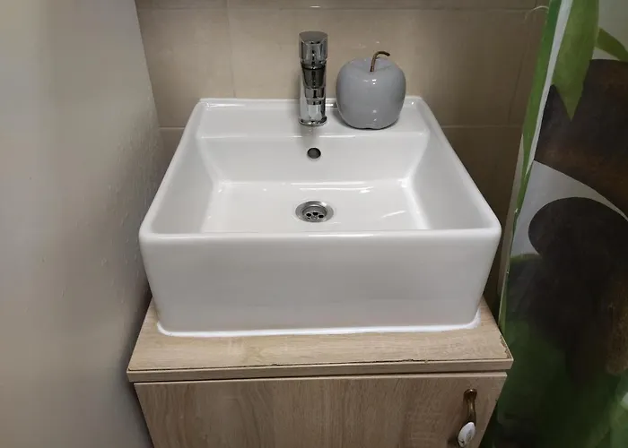 Tiny In Center Stone House * Split