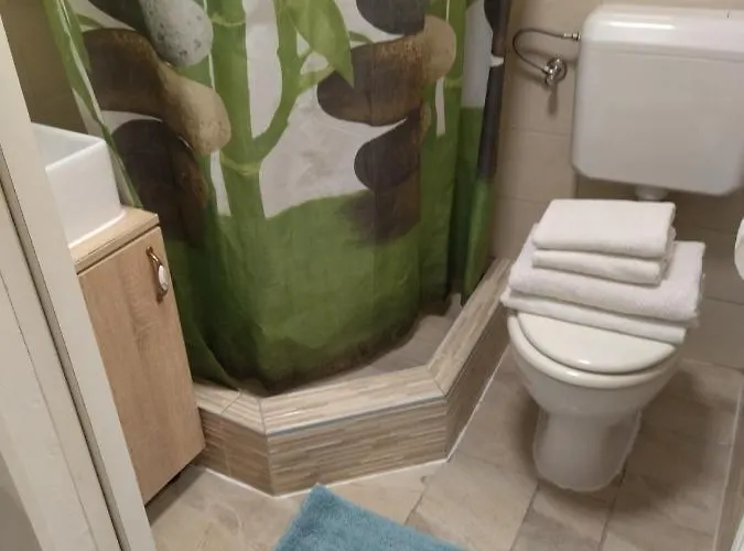 Tiny In Center Stone House * Split