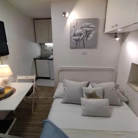 Tiny In Center Stone House Split