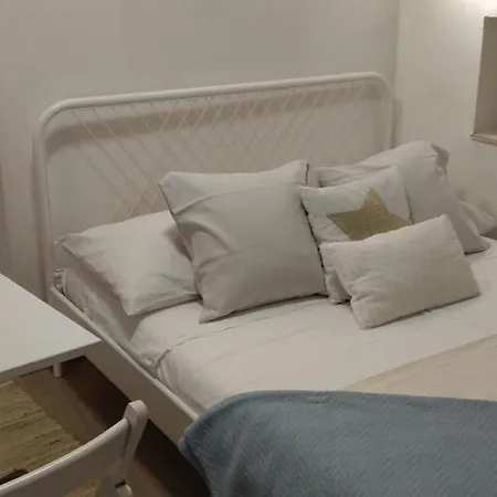 Tiny In Center Stone House Lägenhet